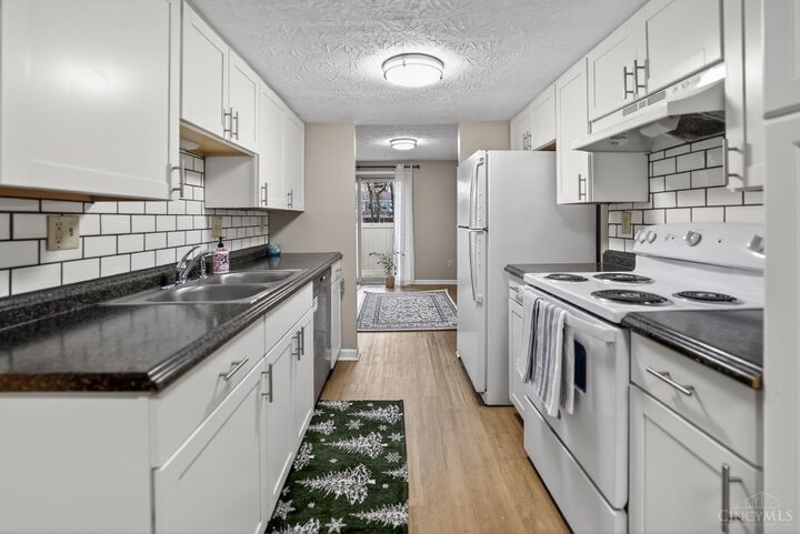 Property Photo: 305 Bainbridge Court OH 45040