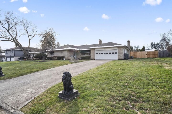 Property Photo: 1585 Peace Place OH 43209