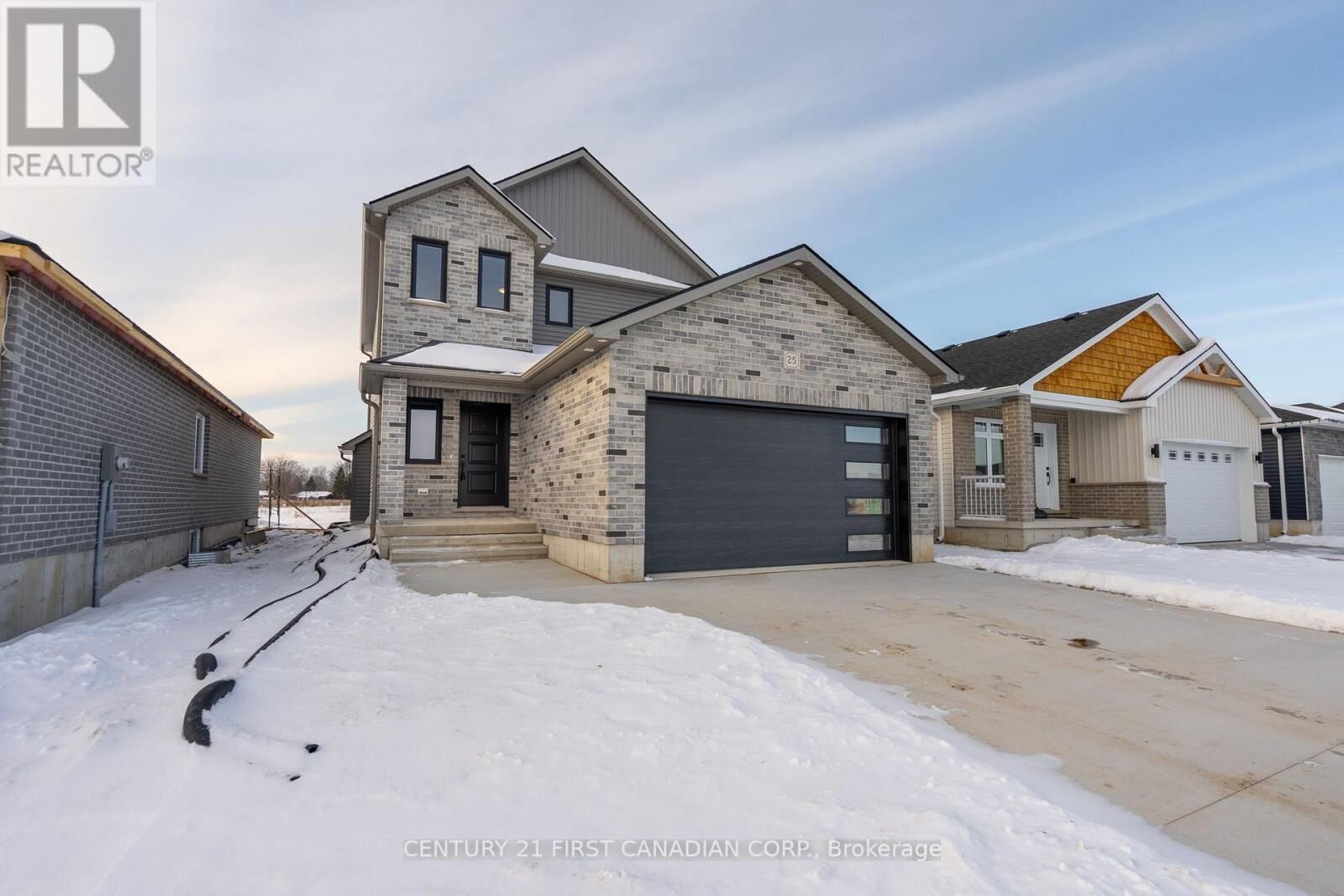 Photo de la propriété:  25 Sheldabren Street  ON N0M 1A0 