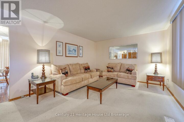 Property Photo:  816 Pavey Street  ON N4S 2M1 