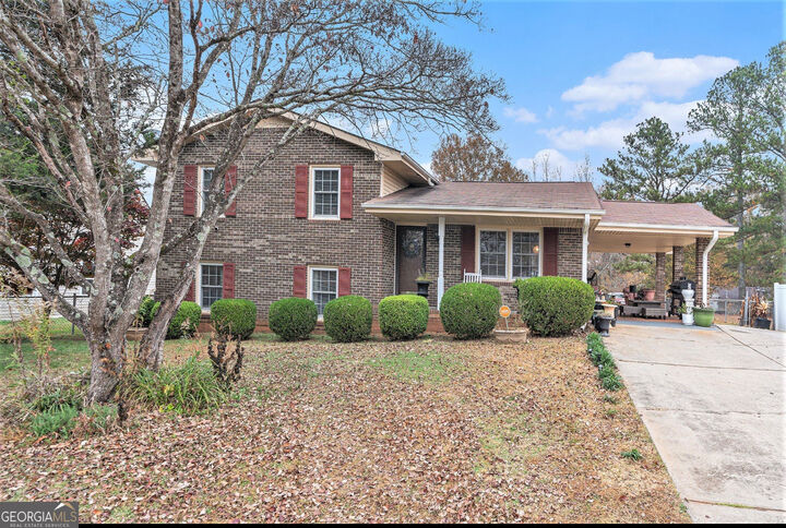 Property Photo:  1913 Amberwood Court  GA 30223 