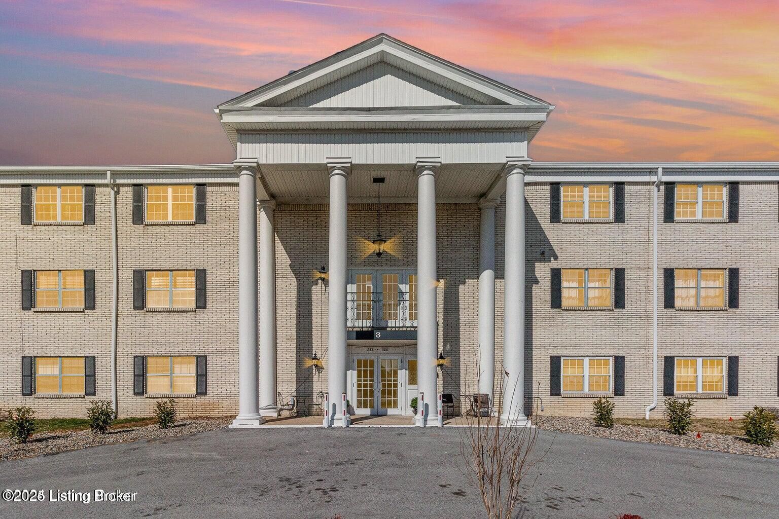 Property Photo:  312 El Conquistador Pl  KY 40220 