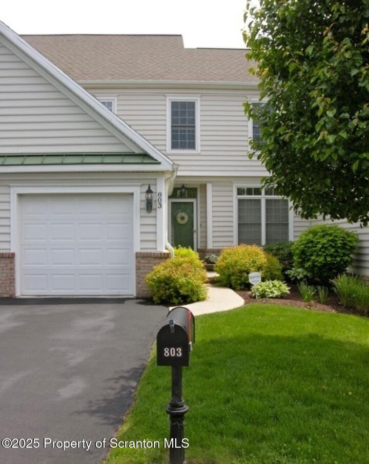 Property Photo: 803 Ohenry Close PA 18507