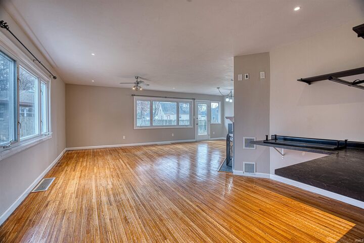 Property Photo: 1117 S Englewood Avenue IN 47714