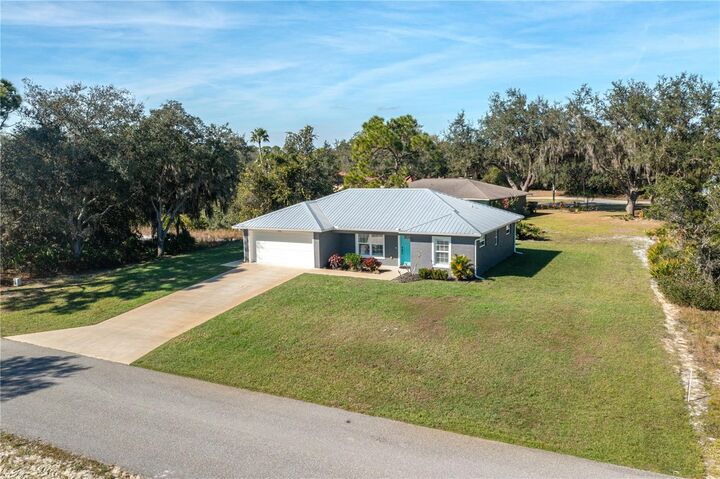 Property Photo: 233 Oxbow Drive FL 33876