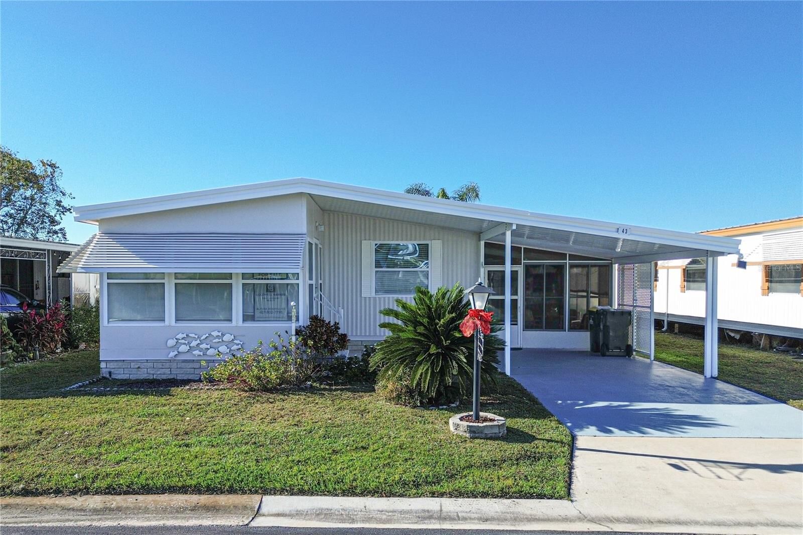 Property Photo: 1401 W Highway 50 43 FL 34711