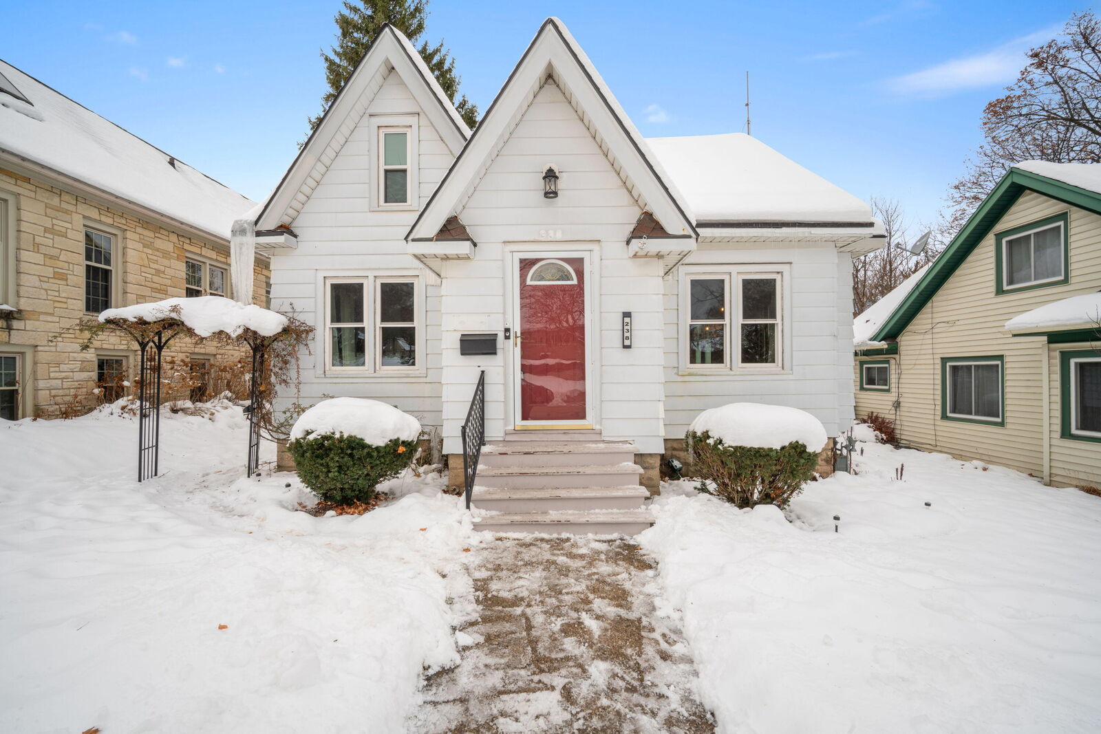 Property Photo: 238 S Hartwell Ave WI 53186