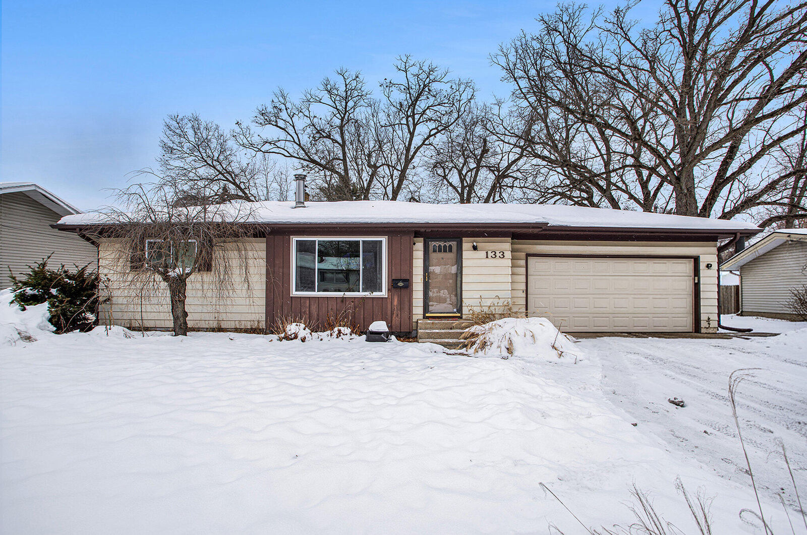 Property Photo:  133 Country Club Terrace  MI 49015 