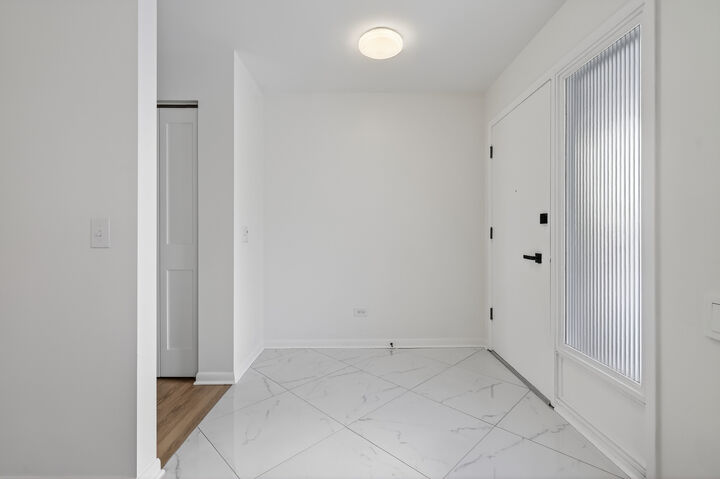 Property Photo:  6 W Cypress Street  IL 60005 