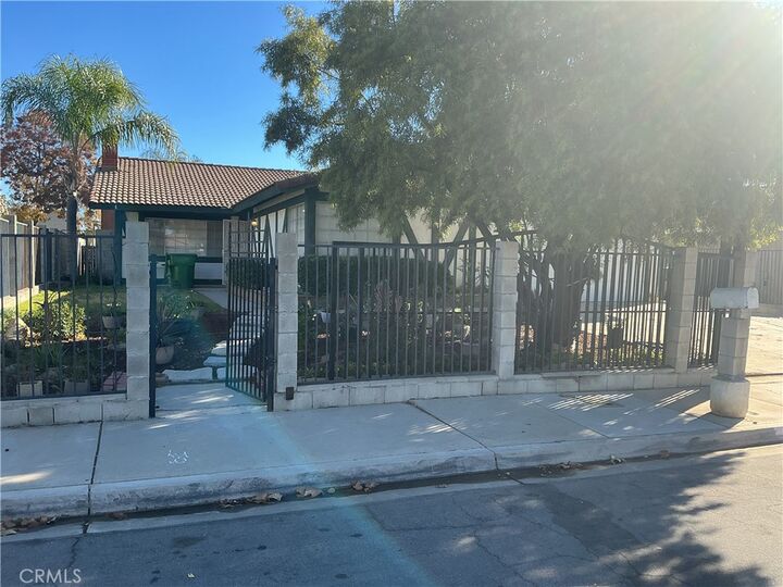 Property Photo: 12674 Shadybend CA 92553