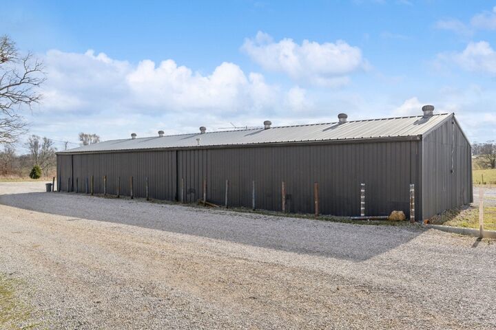 Property Photo: 1821 Old Gamaliel Rd TN 37150