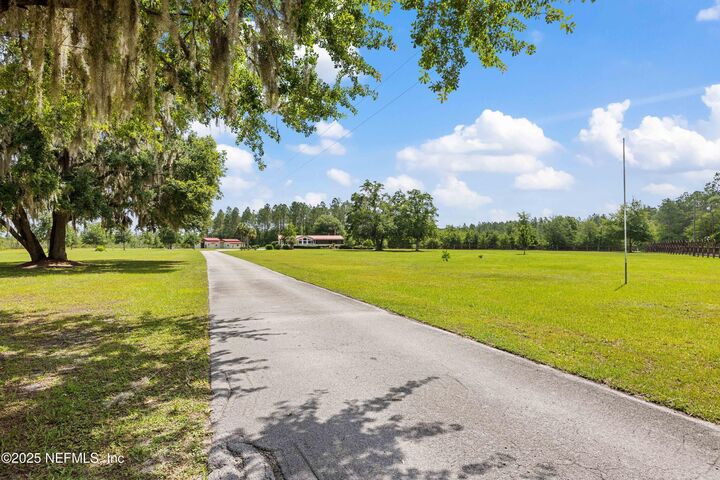Property Photo: 14888 NE 148th Path Path FL 32083