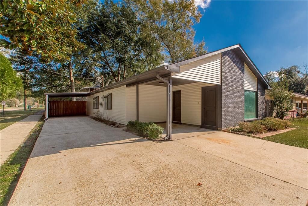 Property Photo: 501 S Holly Street LA 70403