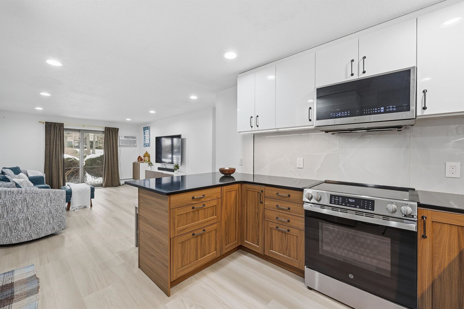 Property Photo: 4 Strawberry Bank Road NH 03062