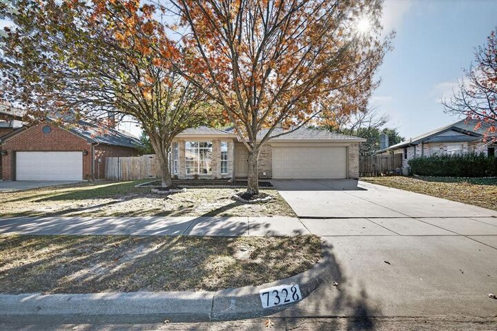 Property Photo: 7328 Summerset Drive TX 76126