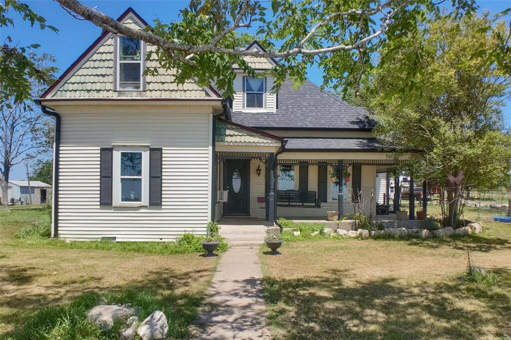 Property Photo:  1025 County Road  TX 76645 