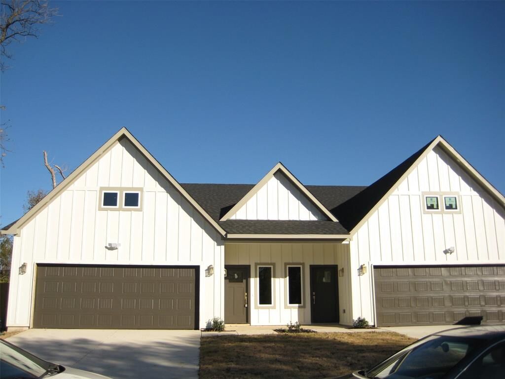 Property Photo: 1833 Edna Street A-B TX 76010