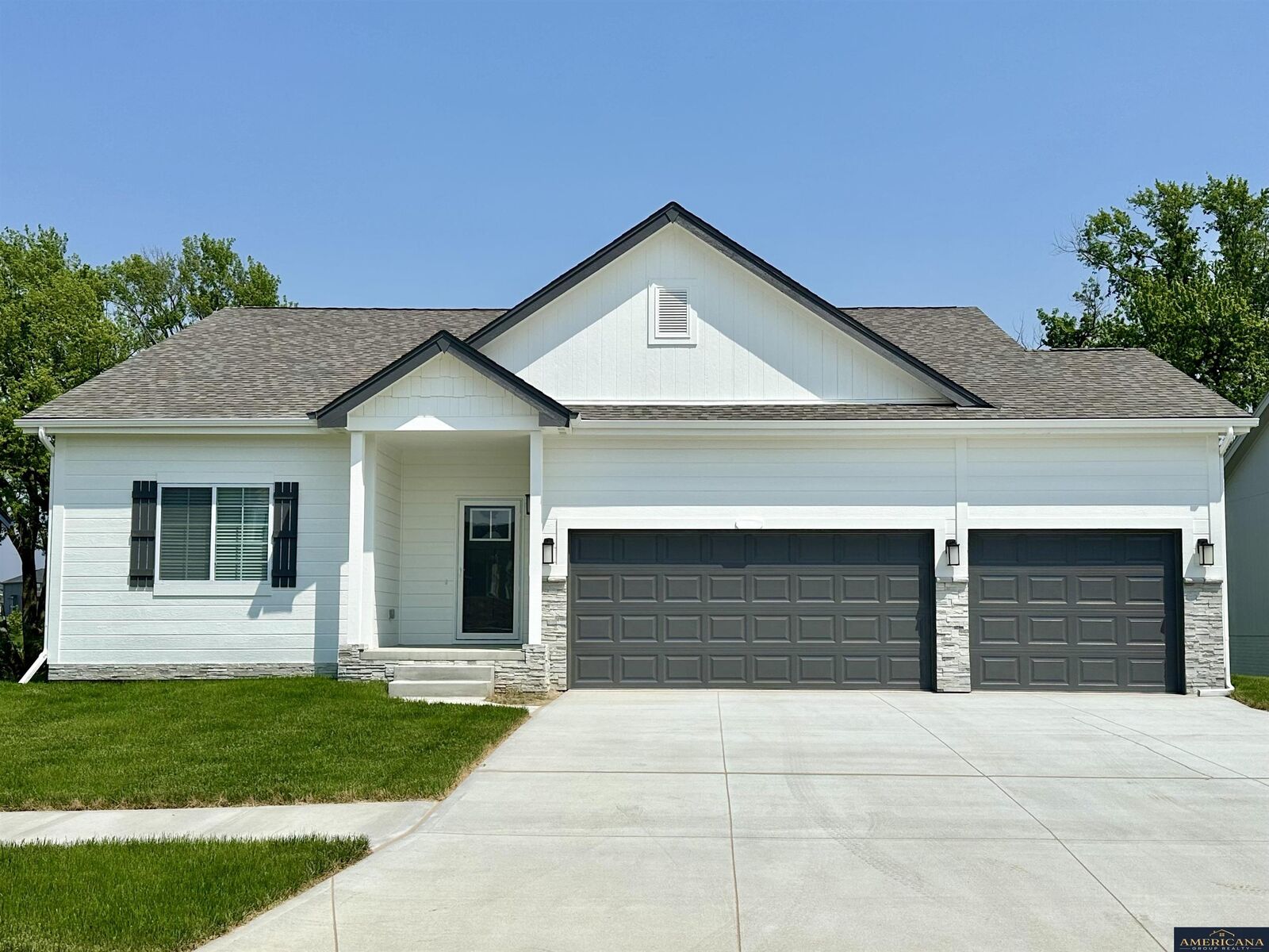 Property Photo:  11863 S 105 Avenue  NE 68046 