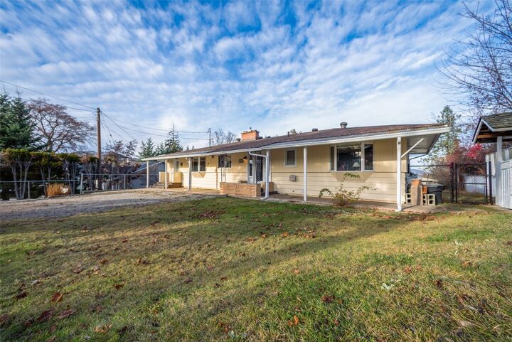 Photo de la propriété:  1805 39 Avenue  BC V1T 3A6 