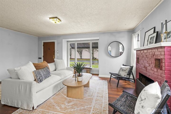 Property Photo: 1715 McDougall Avenue WA 98201