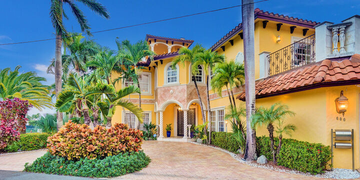 Property Photo: 600 Circle Drive FL 33062