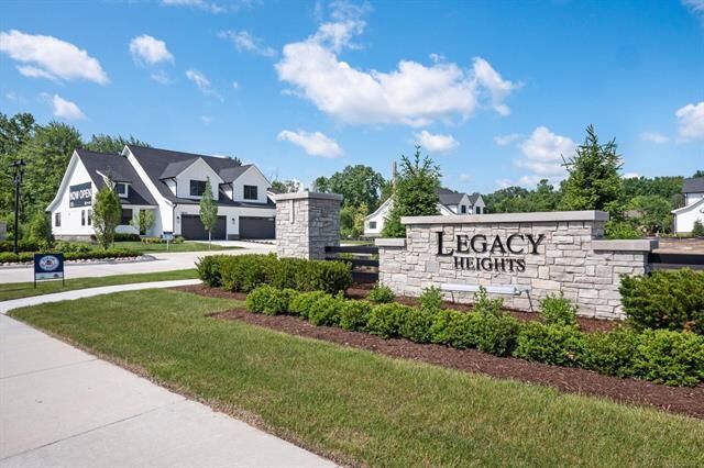 Property Photo:  5829 Heights Drive  MI 48314 