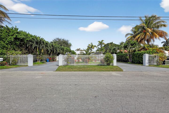Property Photo: 341 S Biscayne River Dr FL 33169