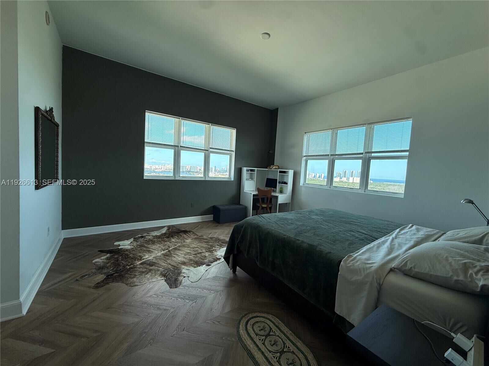 Property Photo: 15051 Royal Oaks Ln 2601 FL 33181