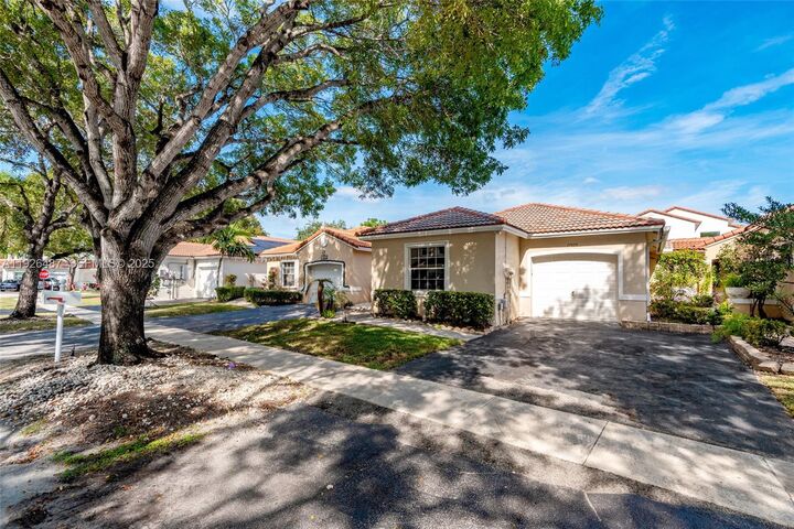 17925 SW 10th Ct  Pembroke Pines FL 33029 photo
