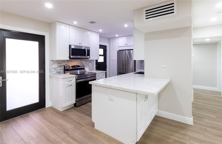 Property Photo: 6855 Edgewater Dr 1ds FL 33133