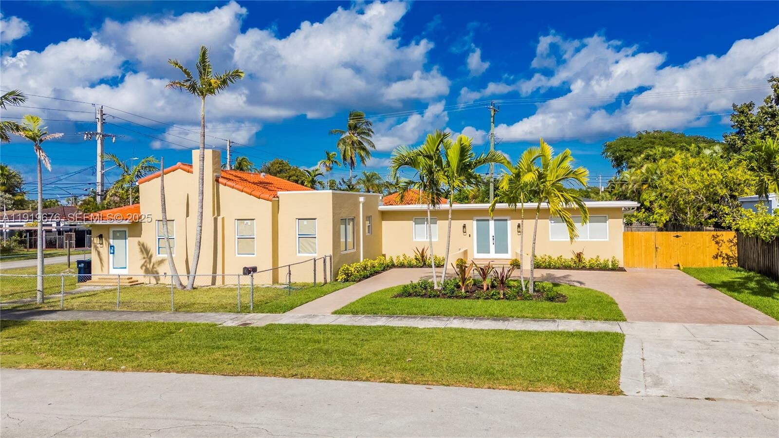 Property Photo: 6499 SW 39th St 1 FL 33155