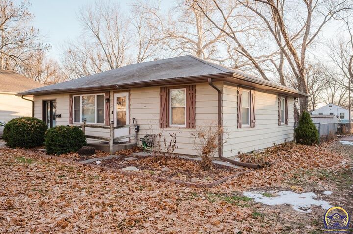 Property Photo:  604 Maple St  KS 66547 
