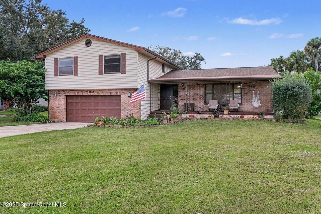 Property Photo: 4280 Grovewood Lane FL 32780