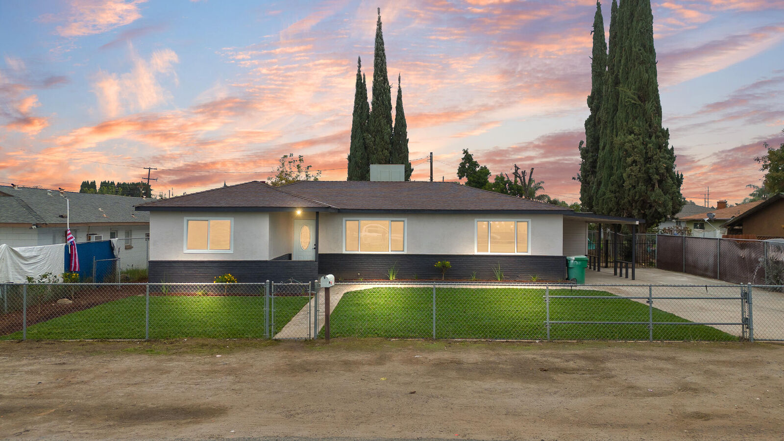 Property Photo: 1676 W Putnam Avenue CA 93257