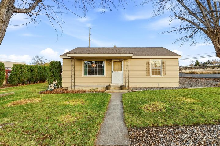 Property Photo:  1204 N Neel Loop  WA 99336 