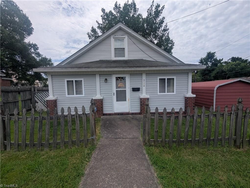 Property Photo:  724 Early Avenue  NC 27288 