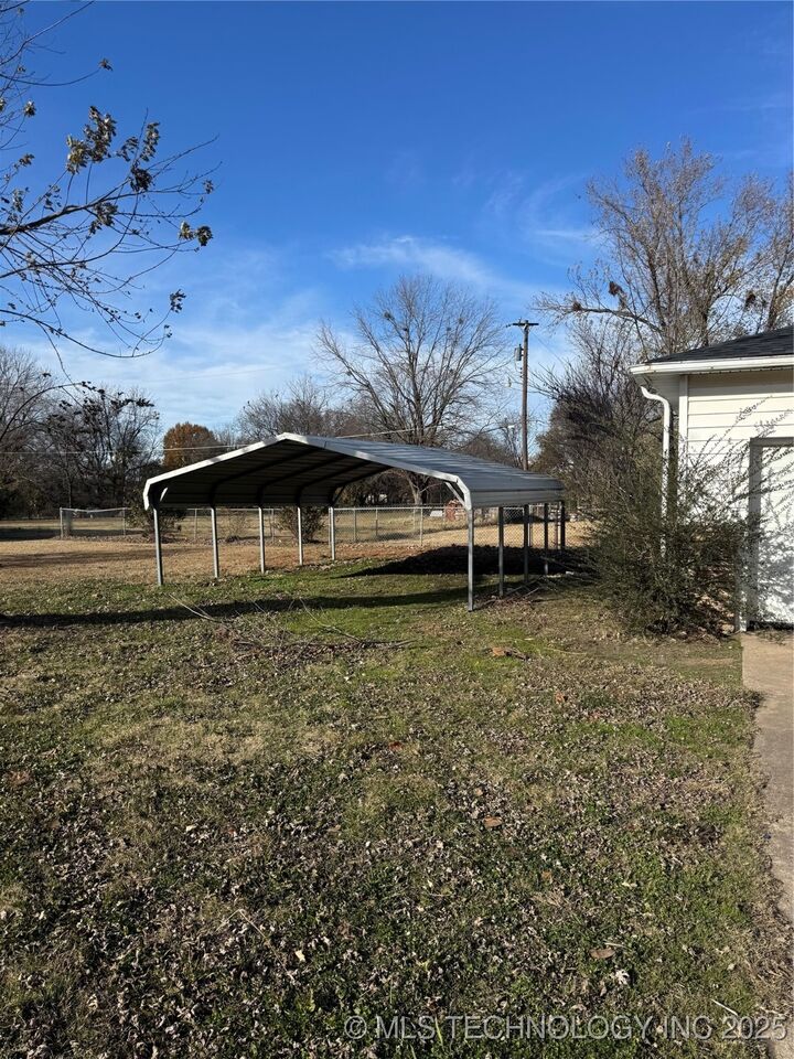 Property Photo: 2022 W Archdale Drive OK 74014