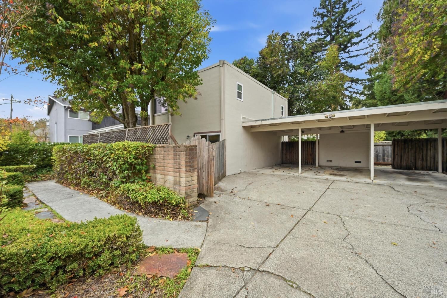 Property Photo: 1213 Fair Oaks Avenue CA 95404
