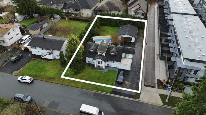 Property Photo: 810 Catherine Avenue BC V3J 4L7