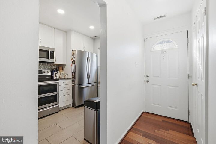 Property Photo: 5513 Woodlawn Manor Court VA 22309