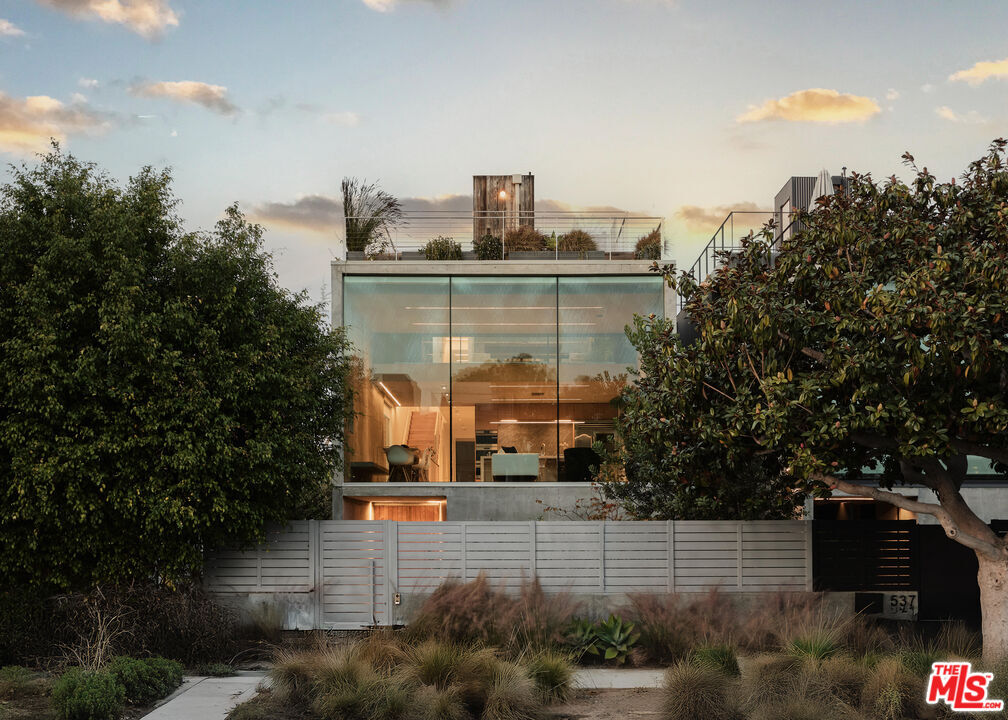 Property Photo: 533 Grand Blvd CA 90291