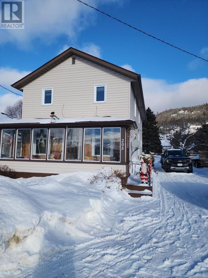 205 Ontario St — photo 1