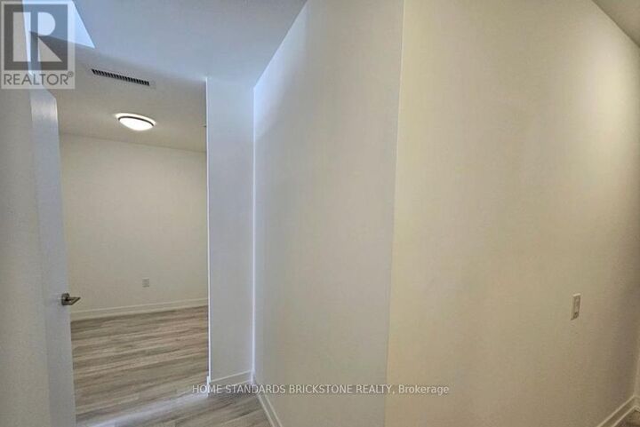 Property Photo:  7 East Golden Lion Heights N545  ON M2M 0C1 