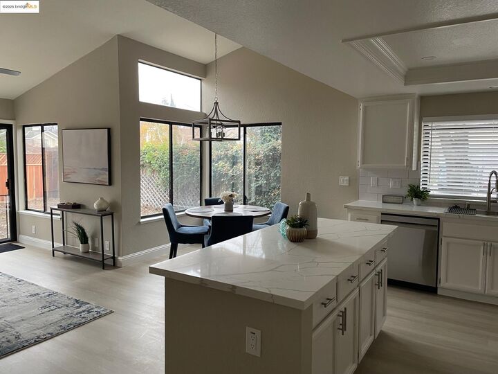 Property Photo: 4824 Valley Way CA 94531