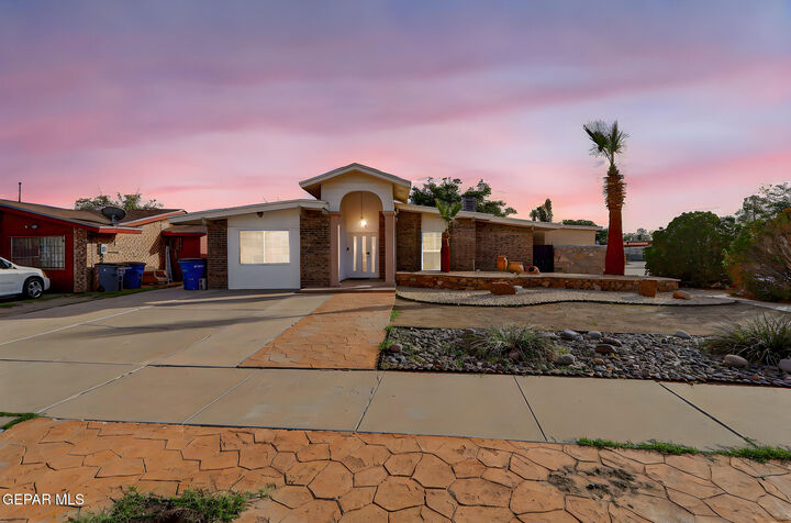 Property Photo:  960 Warwick Road  TX 79907 