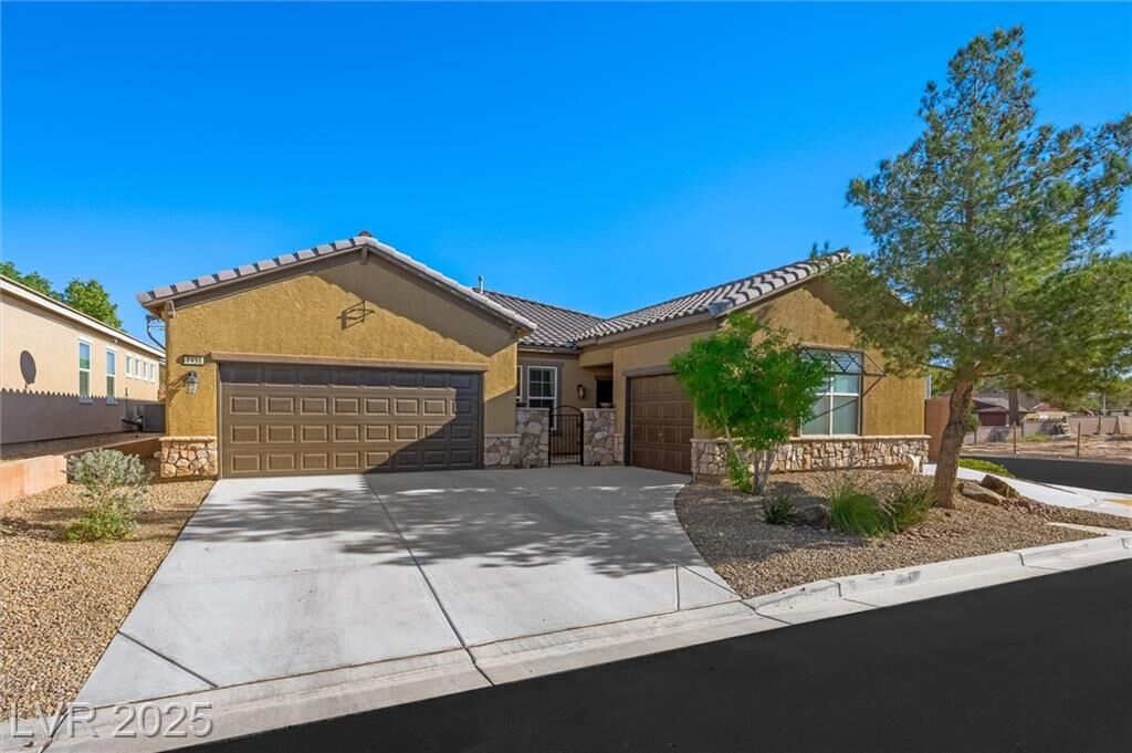 Property Photo: 7498 Desert Wildflower Street NV 89123