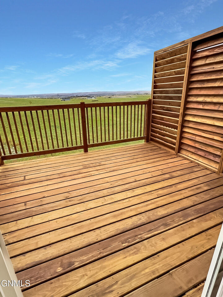 Property Photo: 1020 Beretta Street NW ND 58554