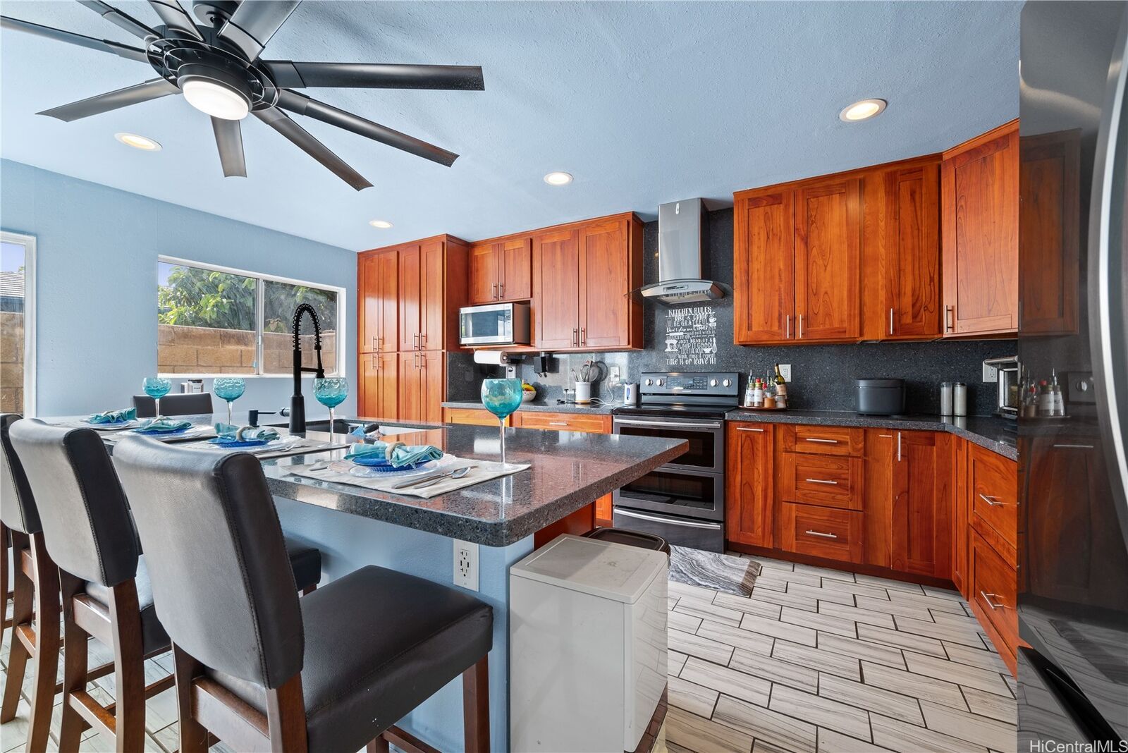Property Photo:  94-1420 Kahuli Street  HI 96797 