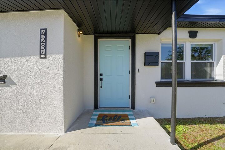 Property Photo: 4234 Des Moines Street NE FL 33703