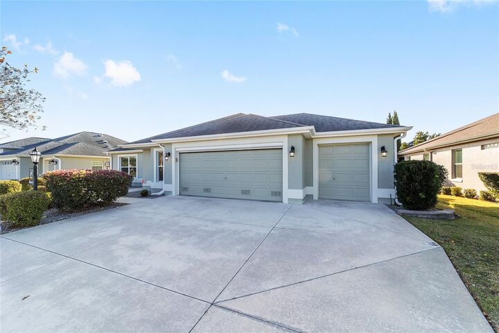 Property Photo:  926 Long Leaf Lane  FL 32163 